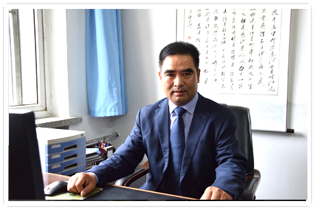 平凉一中校长李生强,男,汉族.1971年4月生,大学学历,中共党员.